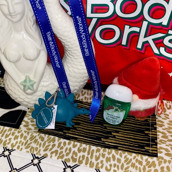 BATH AND BODY WORKS NOISE MAKING STEGOSAURUS POCKETBAC HOLDER➕SANITIZER - Picture 2 of 7